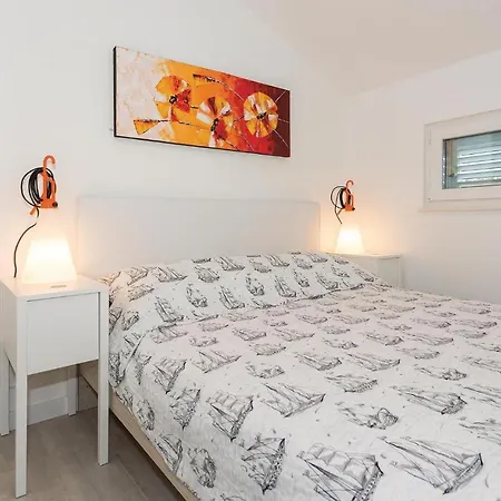 Two-bedroom In アパート