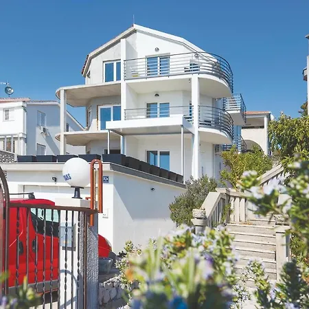 Two-bedroom In דירה