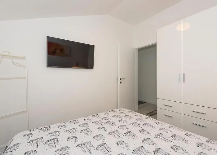 דירה Two-bedroom In